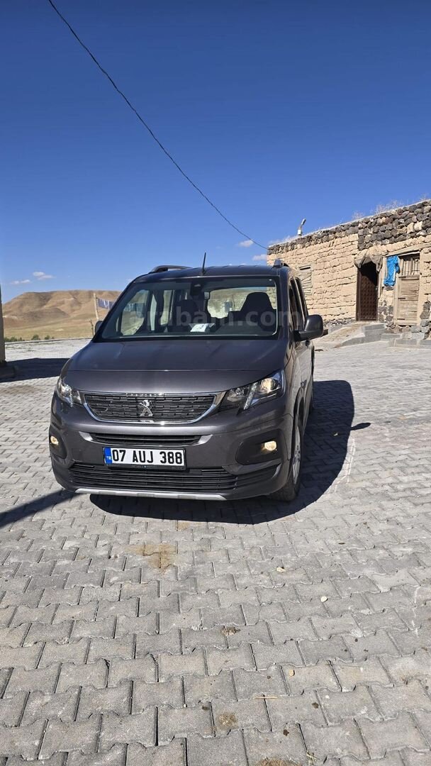 Sahibinden Peugeot Rifter 1.5 BlueHDI Allure 2021 Model Van 98.000 km Gri 4