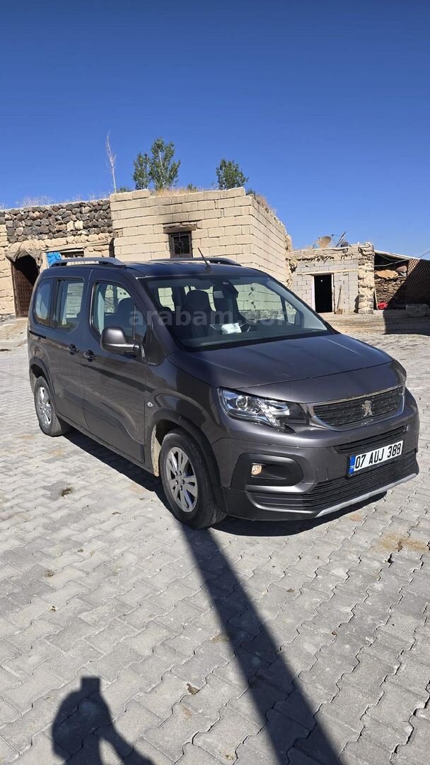 Sahibinden Peugeot Rifter 1.5 BlueHDI Allure 2021 Model Van 98.000 km Gri 1