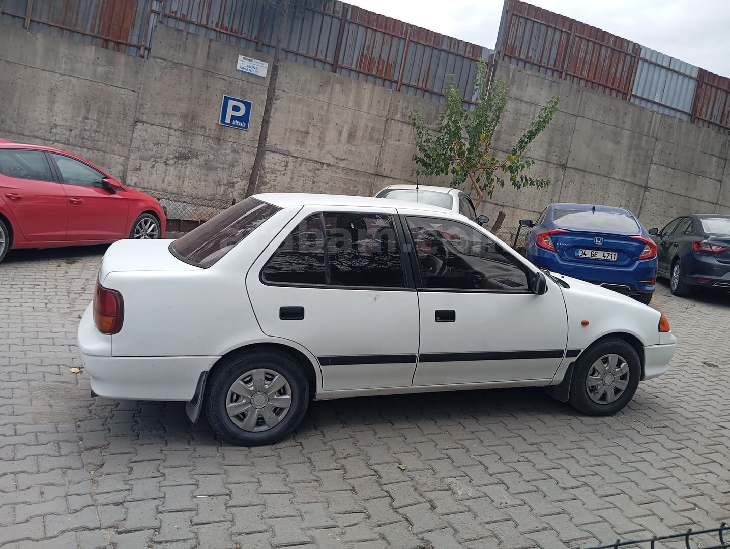 Sahibinden Suzuki Swift 1.3 GLX 2001 Model İstanbul 230.000 km Beyaz 4