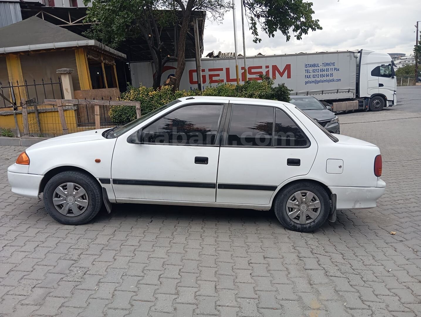 Sahibinden Suzuki Swift 1.3 GLX 2001 Model İstanbul 230.000 km Beyaz 3
