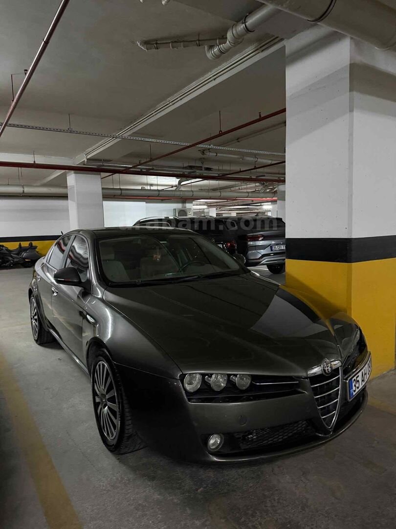Sahibinden Alfa Romeo 159 1.9 JTD Distinctive 2006 Model İzmir 390.000 km Gri (titanyum) 5