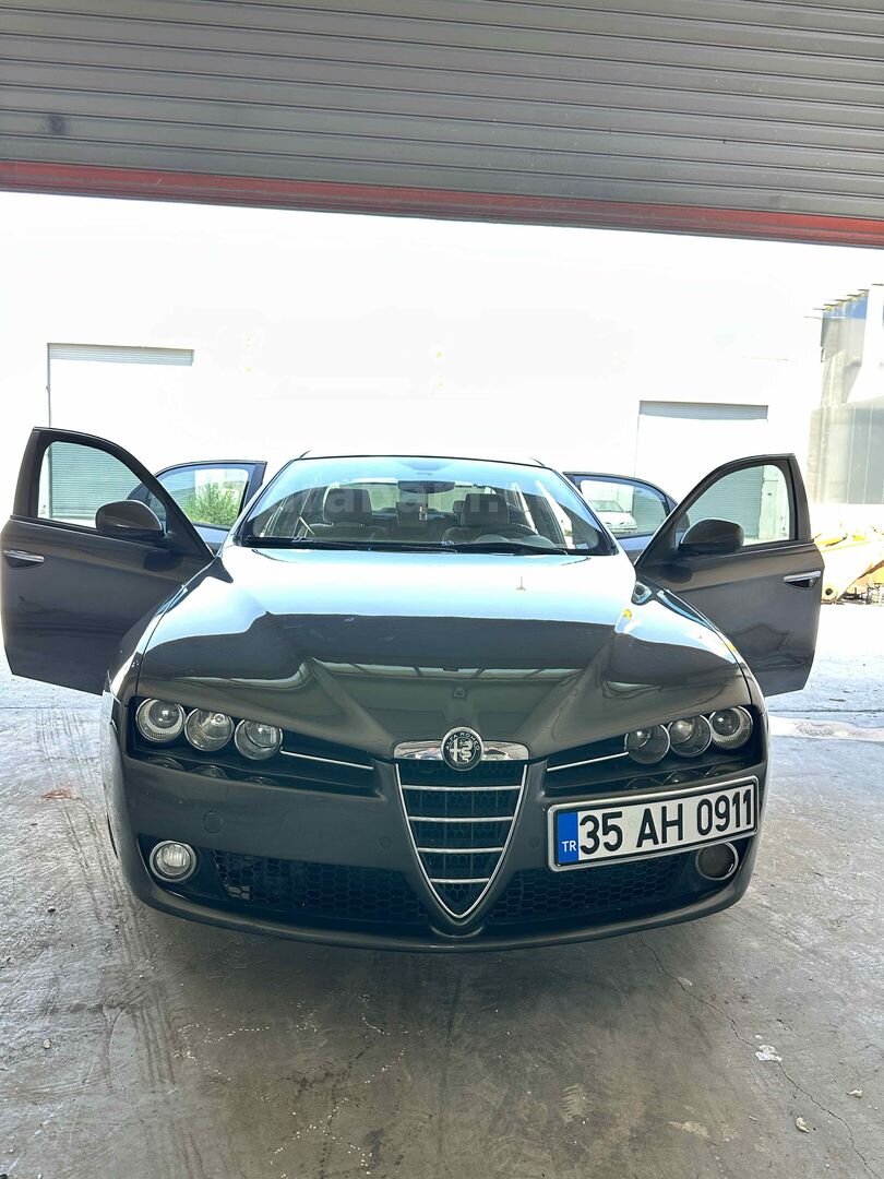 Sahibinden Alfa Romeo 159 1.9 JTD Distinctive 2006 Model İzmir 390.000 km Gri (titanyum) 4