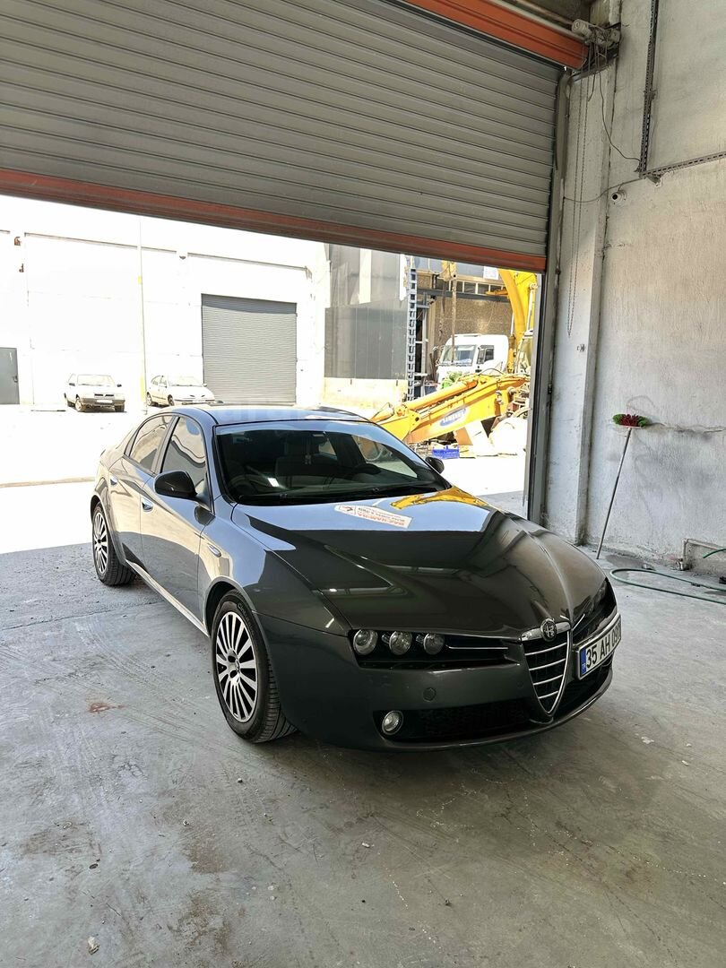Sahibinden Alfa Romeo 159 1.9 JTD Distinctive 2006 Model İzmir 390.000 km Gri (titanyum) 1