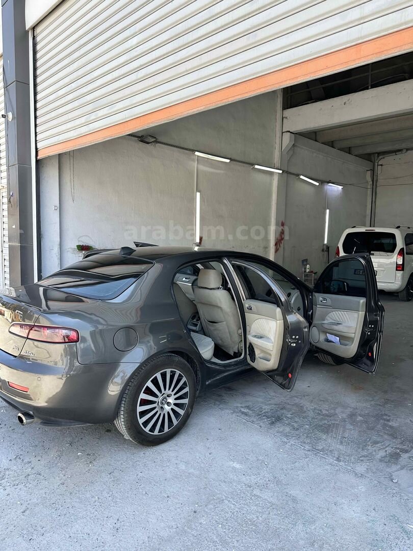 Sahibinden Alfa Romeo 159 1.9 JTD Distinctive 2006 Model İzmir 390.000 km Gri (titanyum) 3
