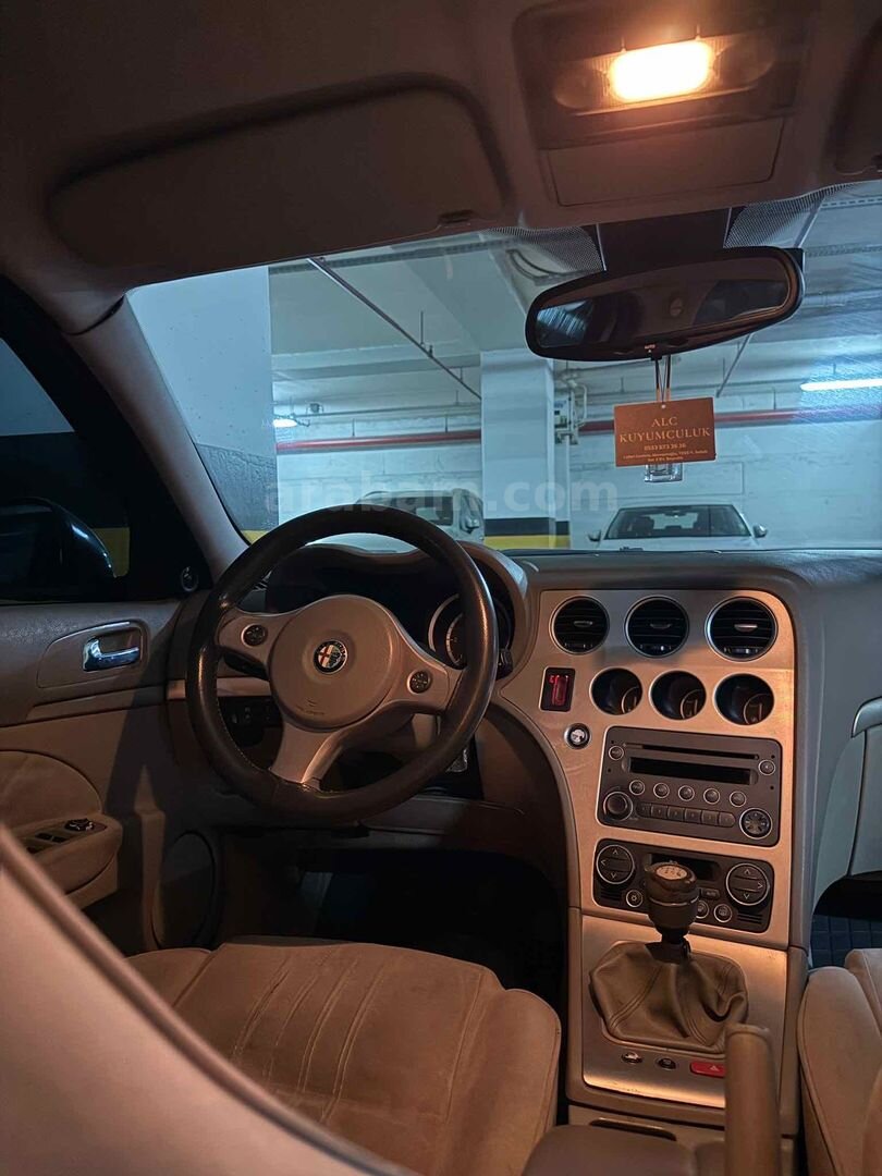 Sahibinden Alfa Romeo 159 1.9 JTD Distinctive 2006 Model İzmir 390.000 km Gri (titanyum) 7