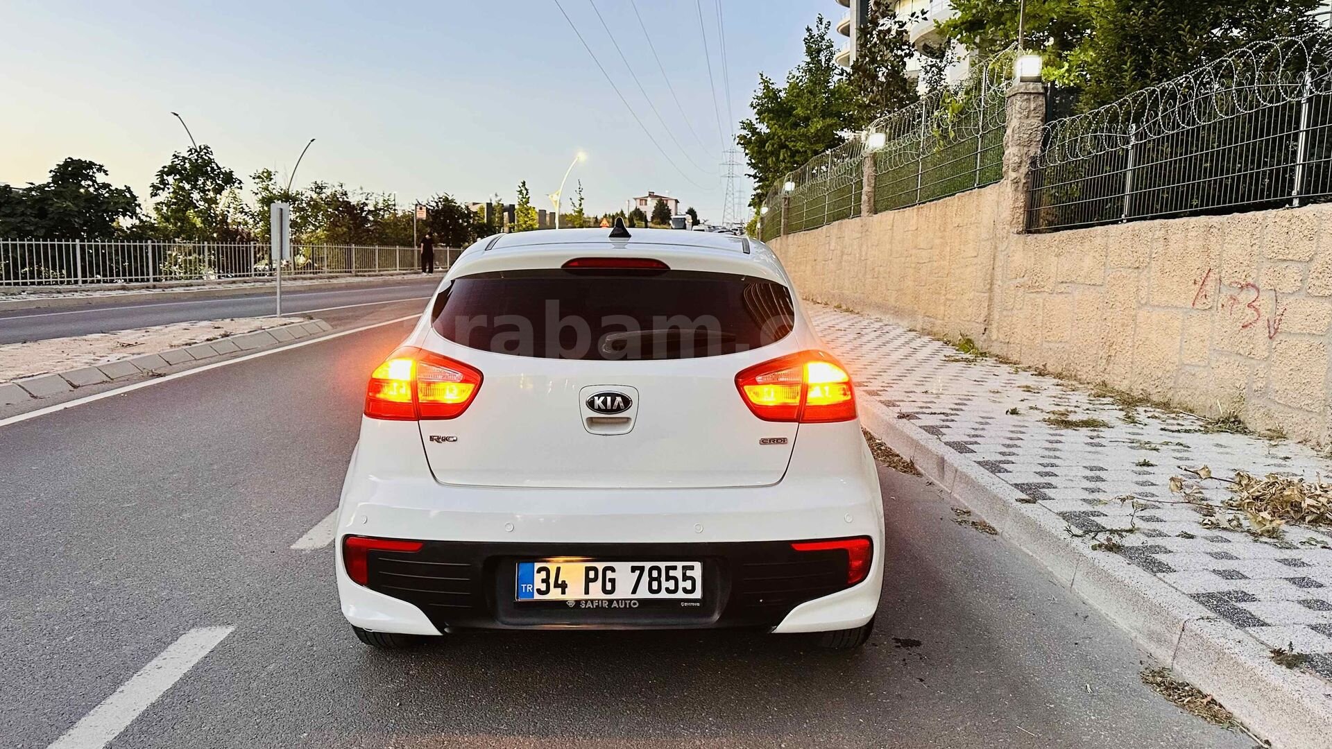 Sahibinden Kia Rio 1.4 CRDi Comfort 2015 Model 252.000 km Beyaz 7