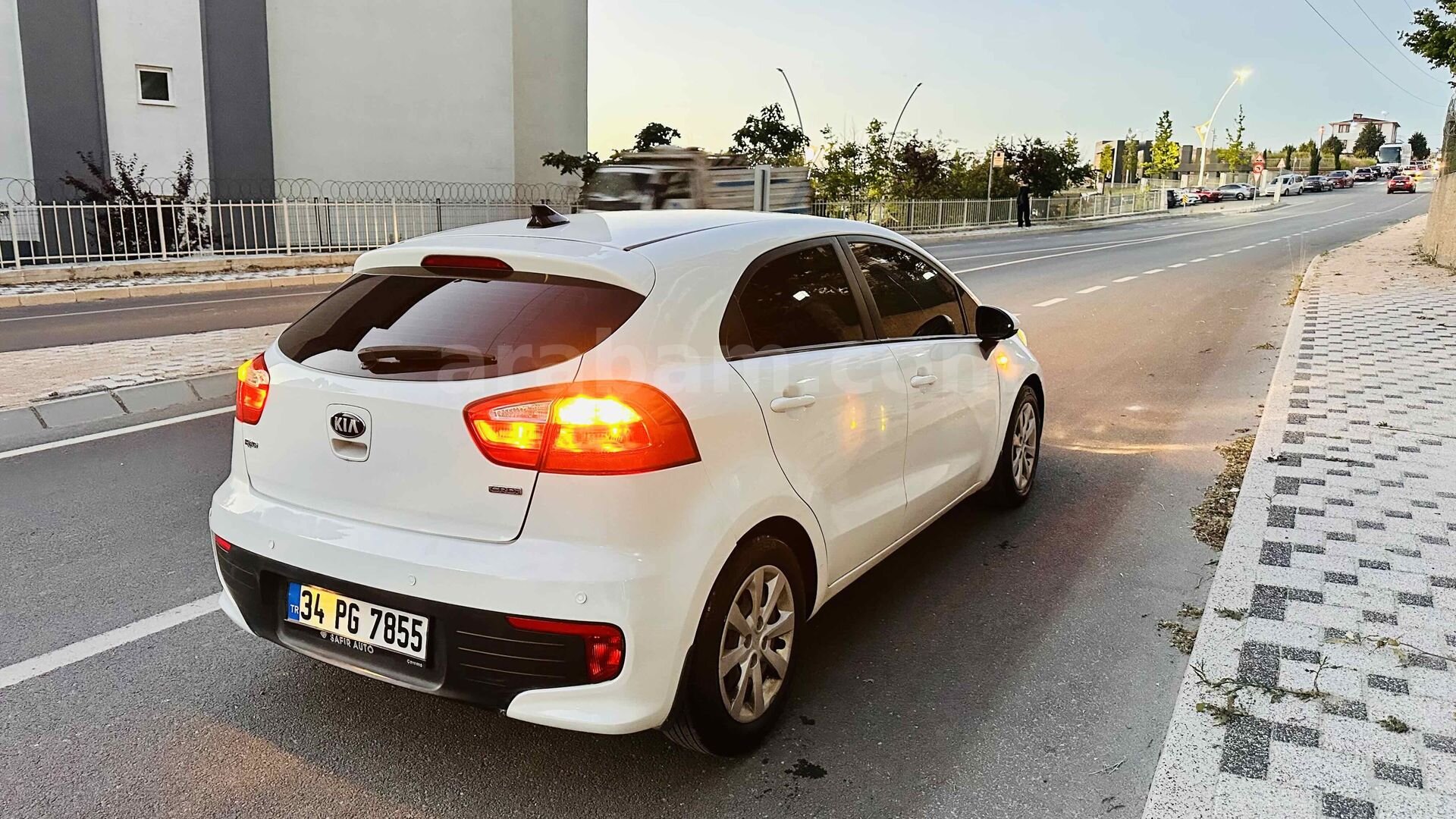 Sahibinden Kia Rio 1.4 CRDi Comfort 2015 Model 252.000 km Beyaz 1