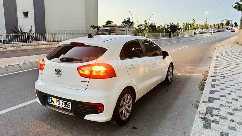Sahibinden Kia Rio 1.4 CRDi Comfort 2015 Model 252.000 km Beyaz