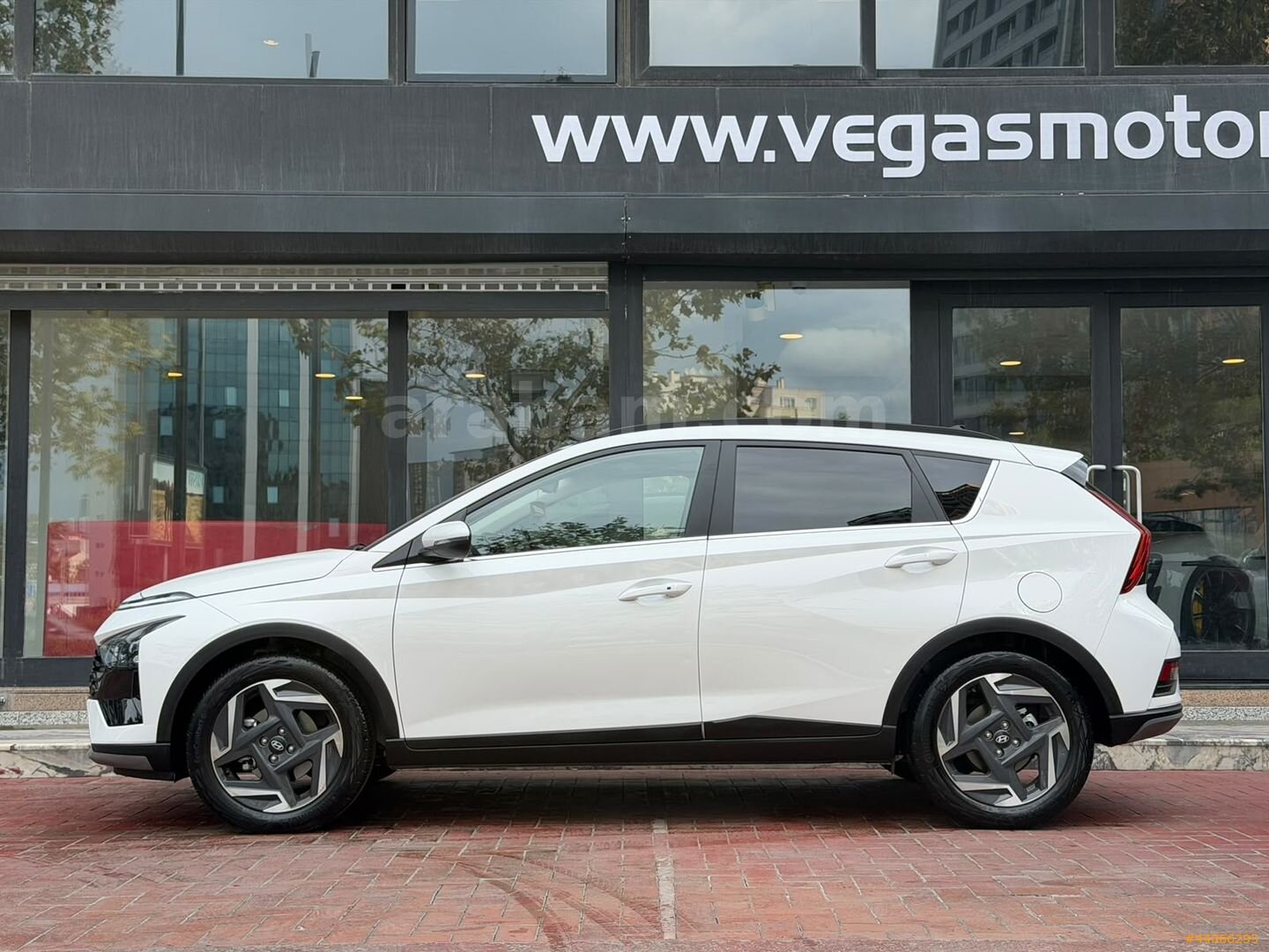 -VEGAS MOTORS- 2025 HYUNDAI BAYON 1.0 T-GDI ELITE SUNROOF NAVI 5