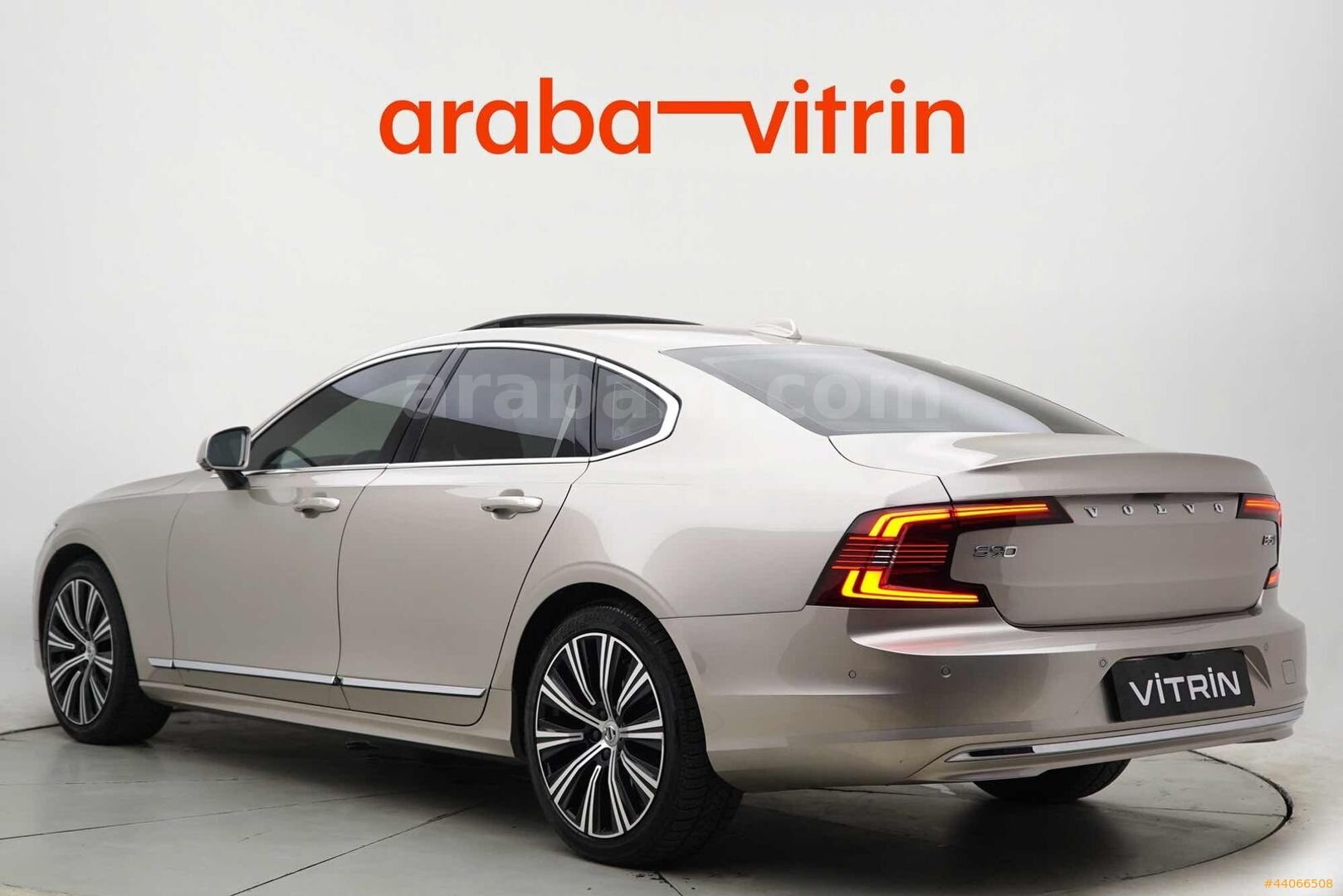 ARABA VİTRİN'DEN HATASIZ BOYASIZ FULL OPSİYON AWD PLUS BRİGHT 4