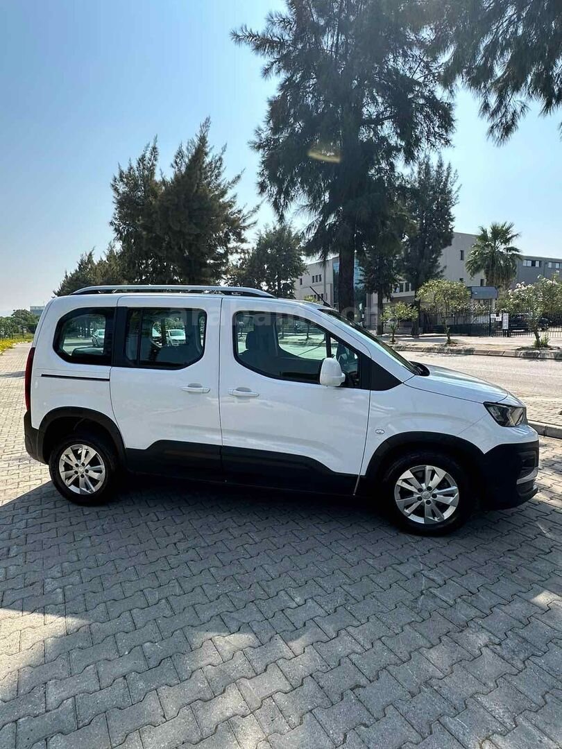 Sahibinden Peugeot Rifter 1.5 BlueHDI Active Skypack 2020 Model İstanbul 210.000 km Beyaz 5