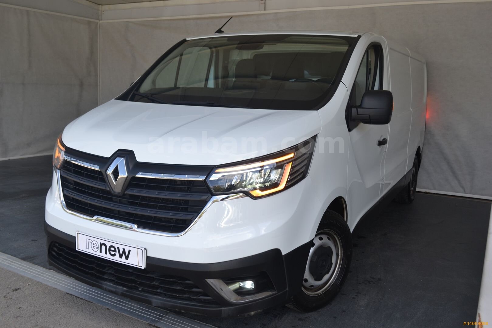 Galeriden Renault Trafic 2.0 DCI Grand Confort 2022 Model Gaziantep 116.968 km Beyaz 1