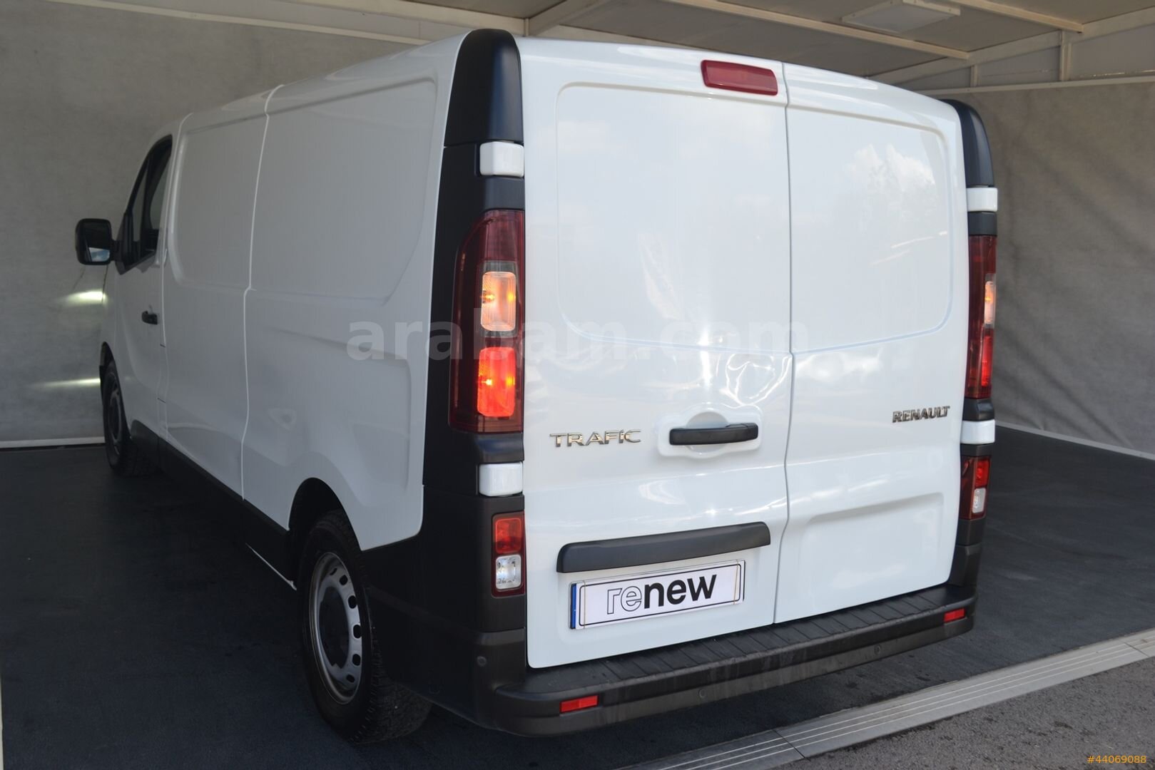 Galeriden Renault Trafic 2.0 DCI Grand Confort 2022 Model Gaziantep 116.968 km Beyaz 6