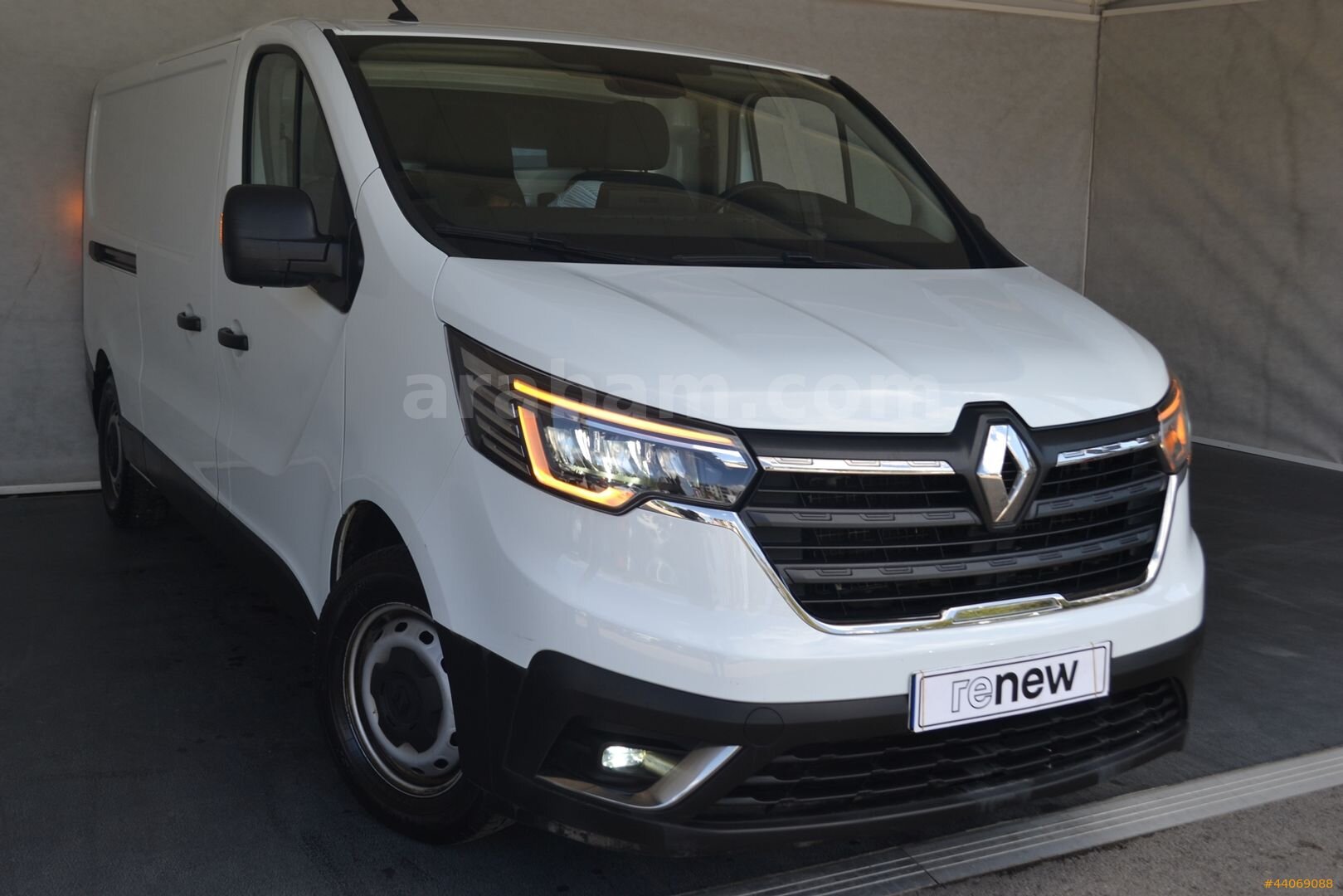 Galeriden Renault Trafic 2.0 DCI Grand Confort 2022 Model Gaziantep 116.968 km Beyaz 3
