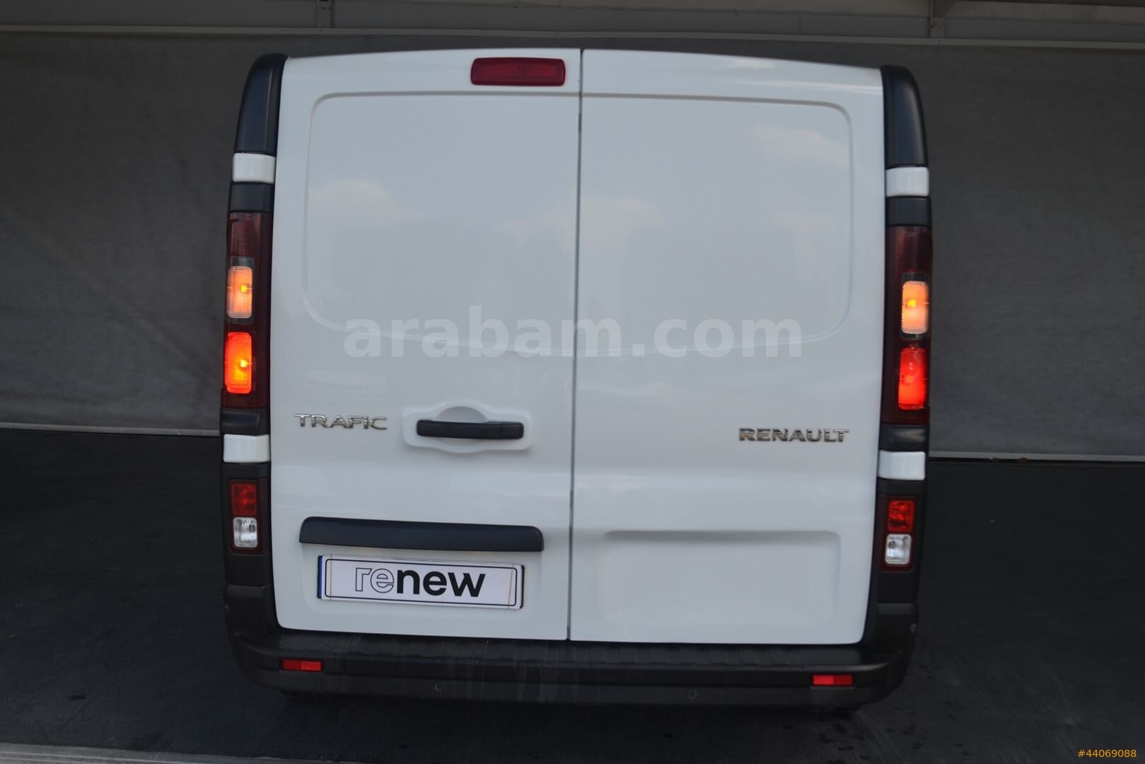 Galeriden Renault Trafic 2.0 DCI Grand Confort 2022 Model Gaziantep 116.968 km Beyaz 5