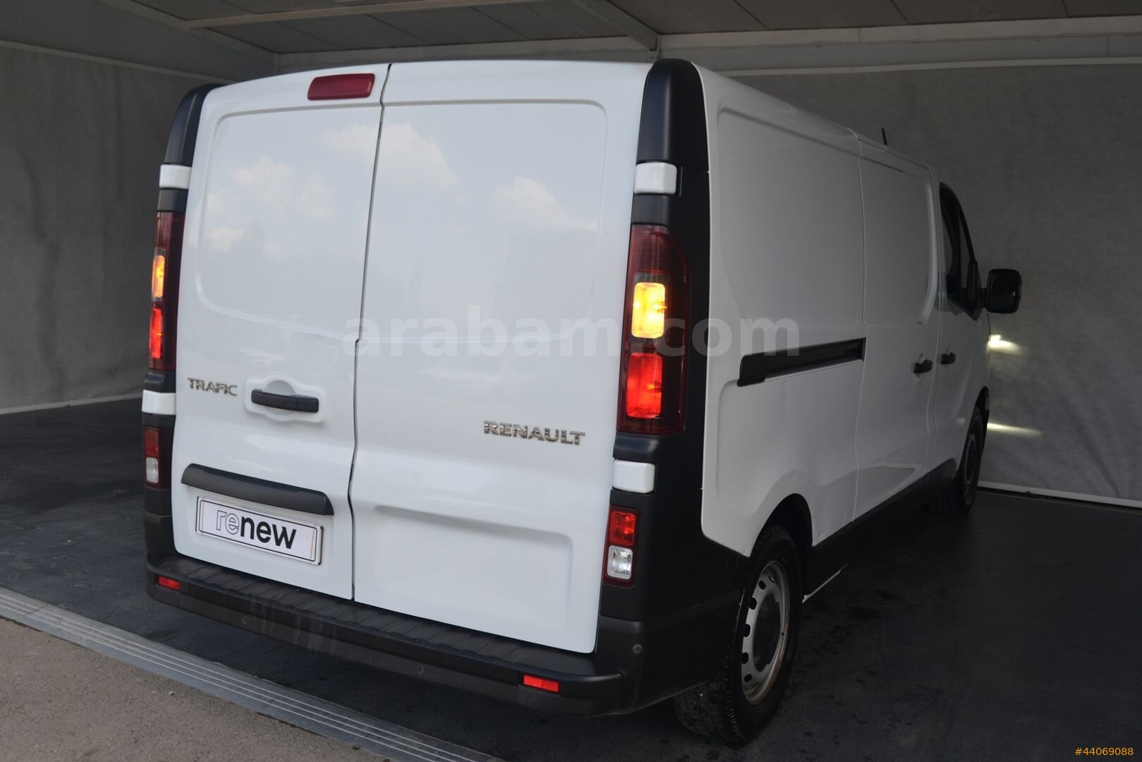 Galeriden Renault Trafic 2.0 DCI Grand Confort 2022 Model Gaziantep 116.968 km Beyaz 4