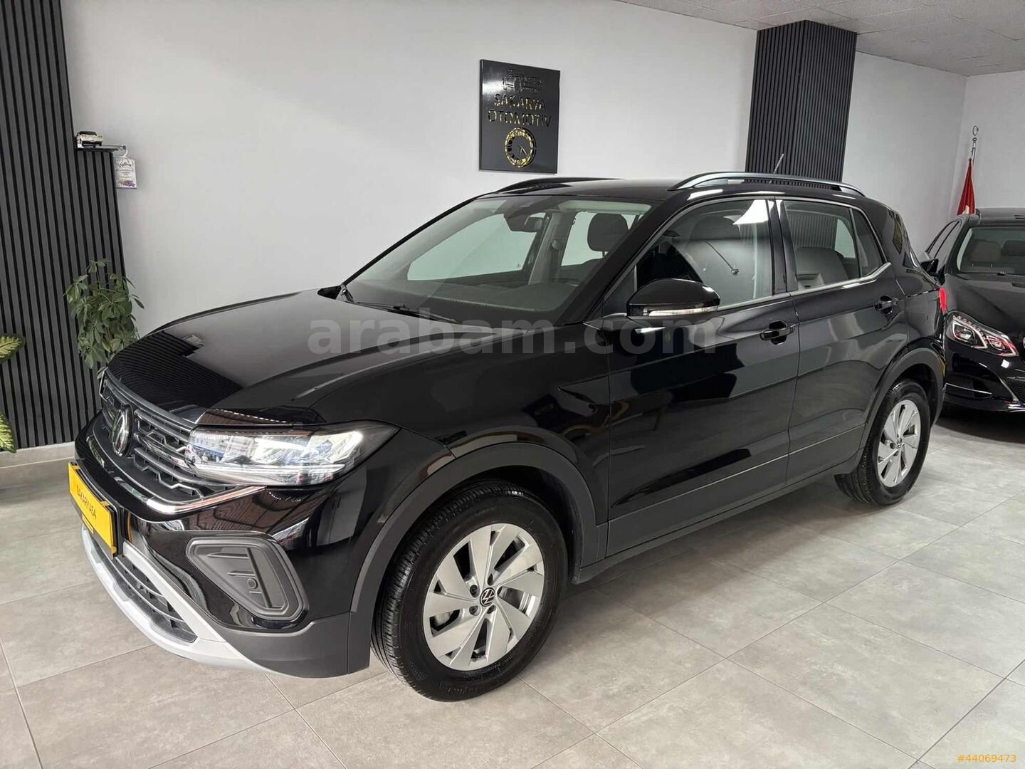 Galeriden Volkswagen T-Cross 1.0 TSI Life 2025 Model Sakarya 19.000 km Siyah 2