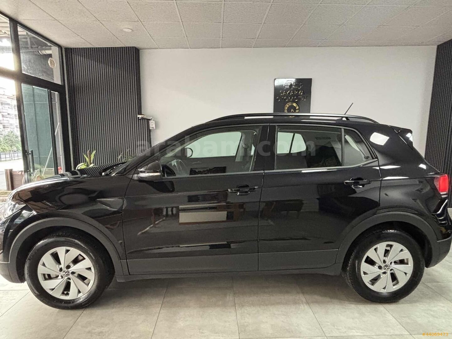 Galeriden Volkswagen T-Cross 1.0 TSI Life 2025 Model Sakarya 19.000 km Siyah 5