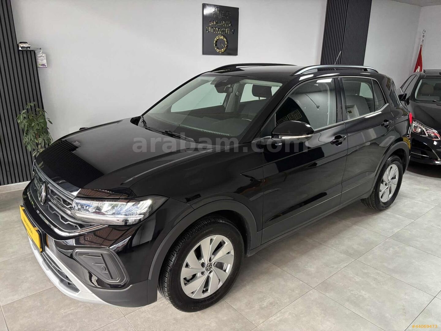 Galeriden Volkswagen T-Cross 1.0 TSI Life 2025 Model Sakarya 19.000 km Siyah 3
