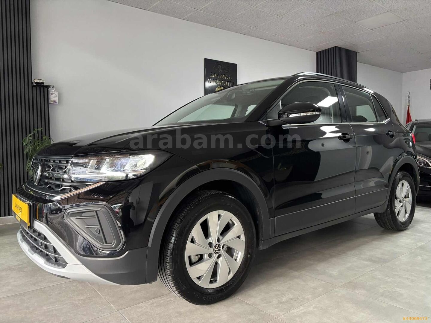 Galeriden Volkswagen T-Cross 1.0 TSI Life 2025 Model Sakarya 19.000 km Siyah 4