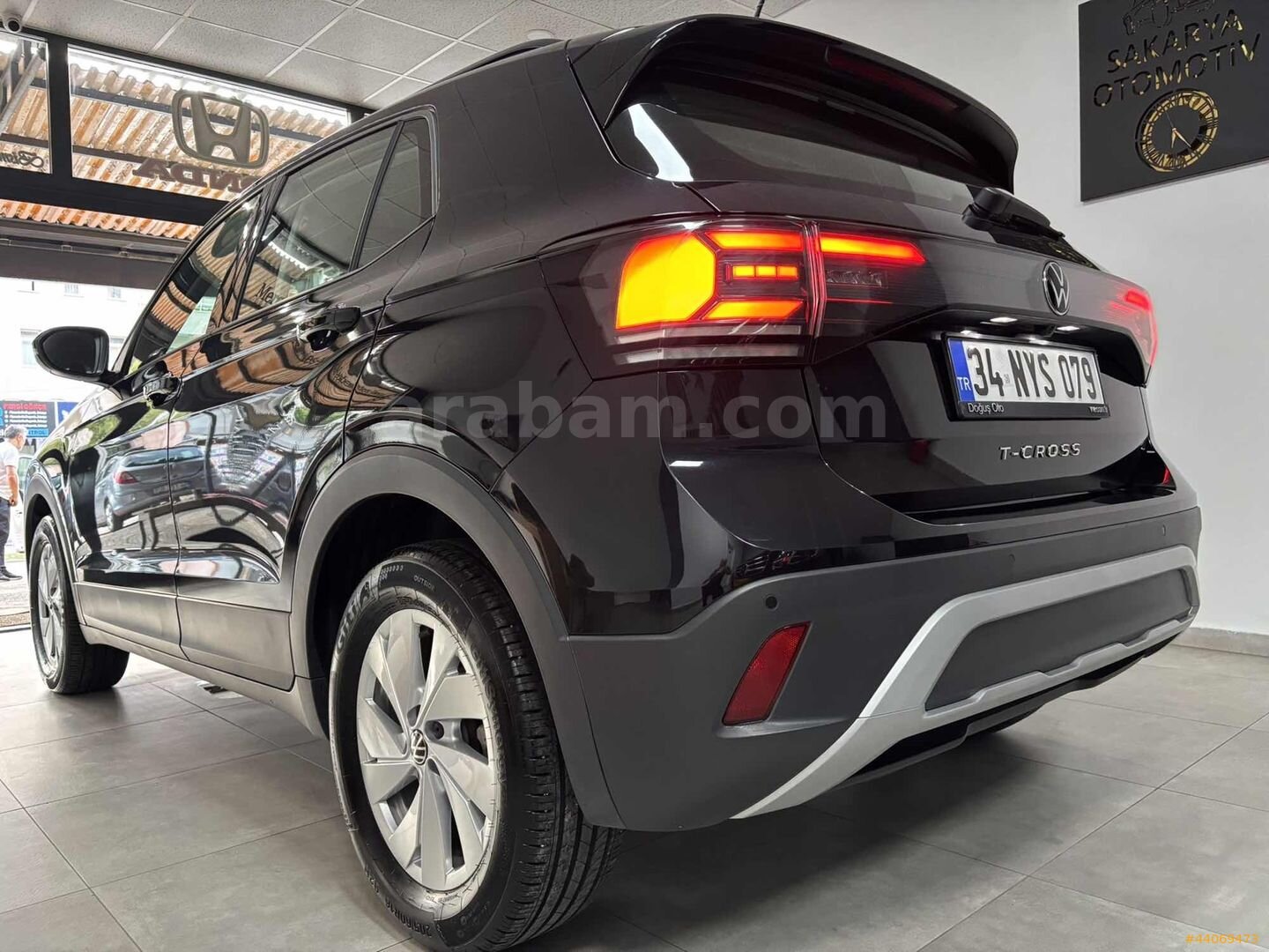 Galeriden Volkswagen T-Cross 1.0 TSI Life 2025 Model Sakarya 19.000 km Siyah 7