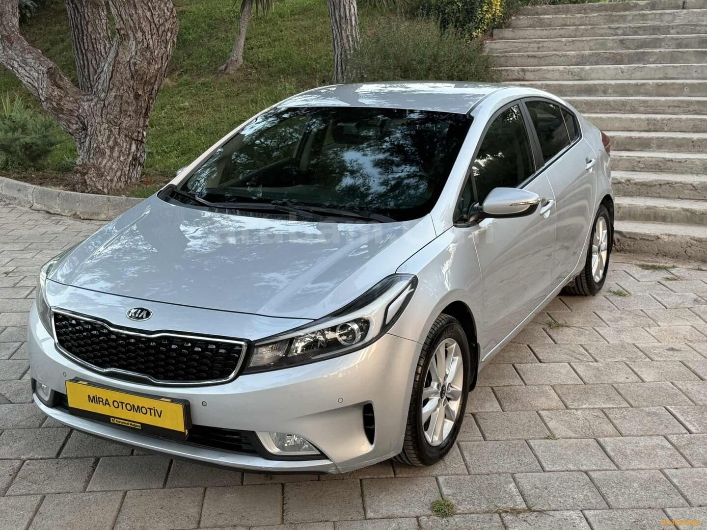 1.6 DİZEL OTOMATİK KİA CERATO HATASIZ BOYASIZ YENİ KASA 5