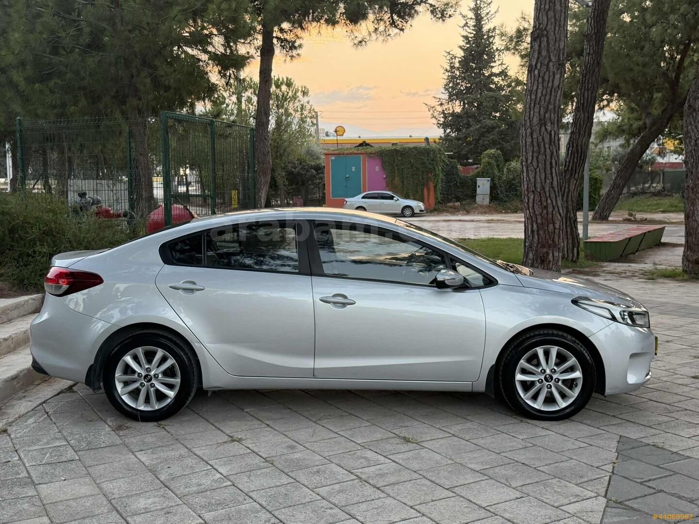 1.6 DİZEL OTOMATİK KİA CERATO HATASIZ BOYASIZ YENİ KASA 6