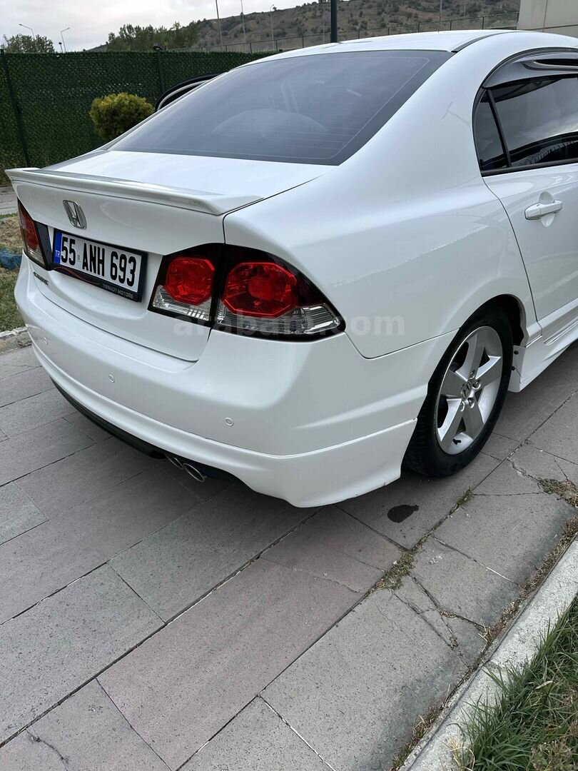 Sahibinden Honda Civic 1.6i VTEC Premium 2011 Model 3