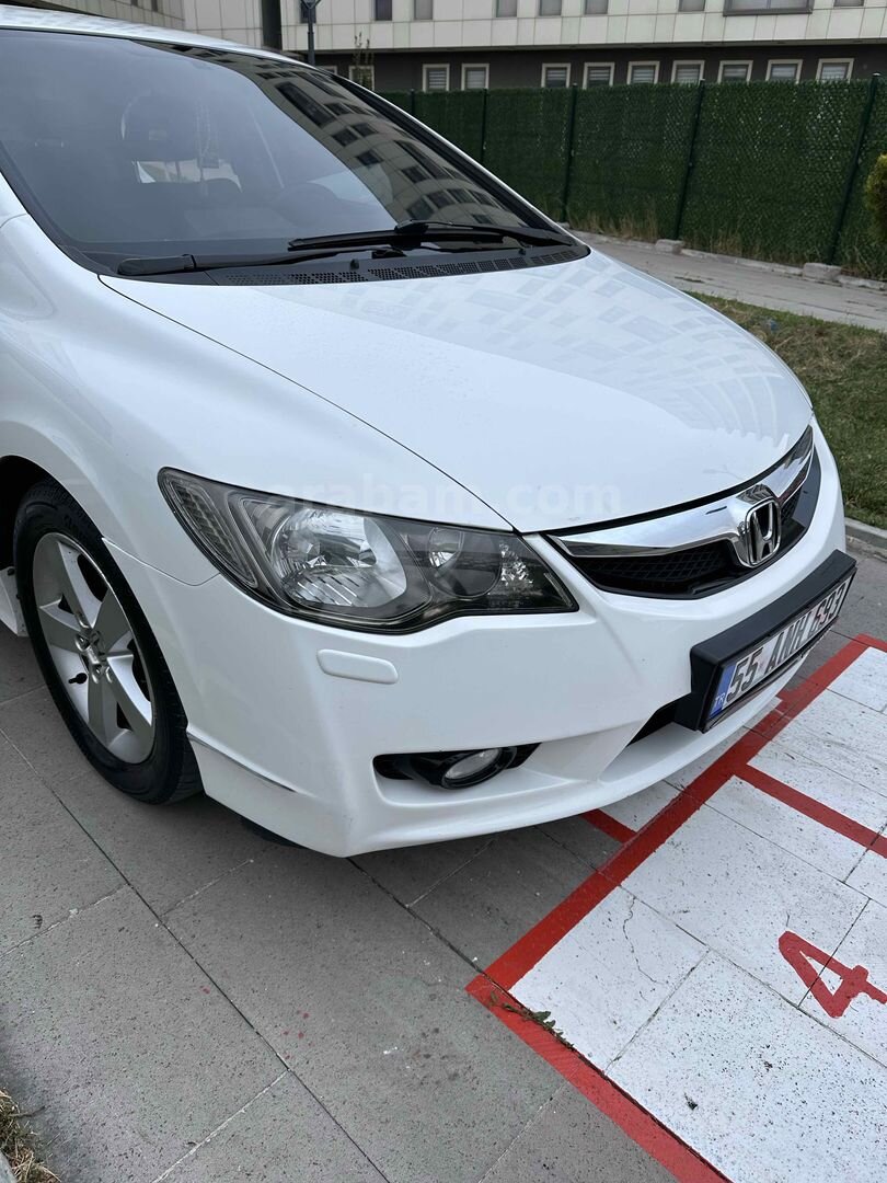 Sahibinden Honda Civic 1.6i VTEC Premium 2011 Model 2