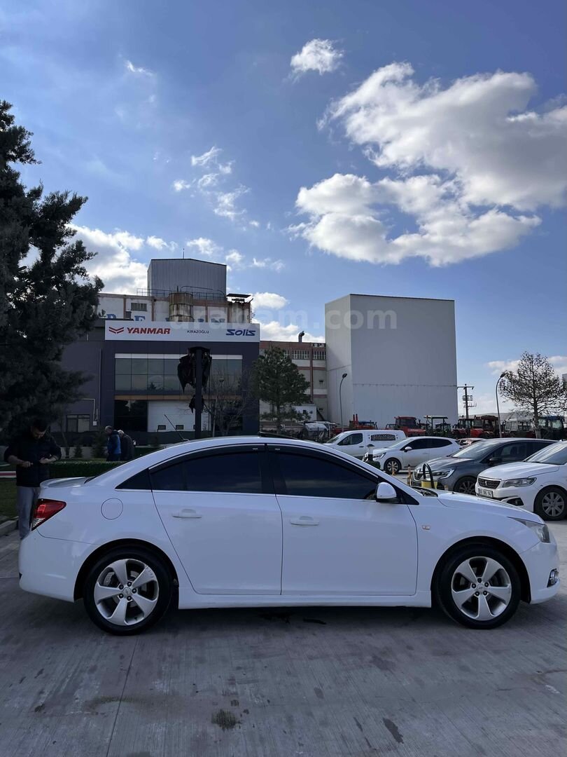 Sahibinden Chevrolet Cruze 1.6 Design Edition 2012 Model Ankara 167.000 km Beyaz 6