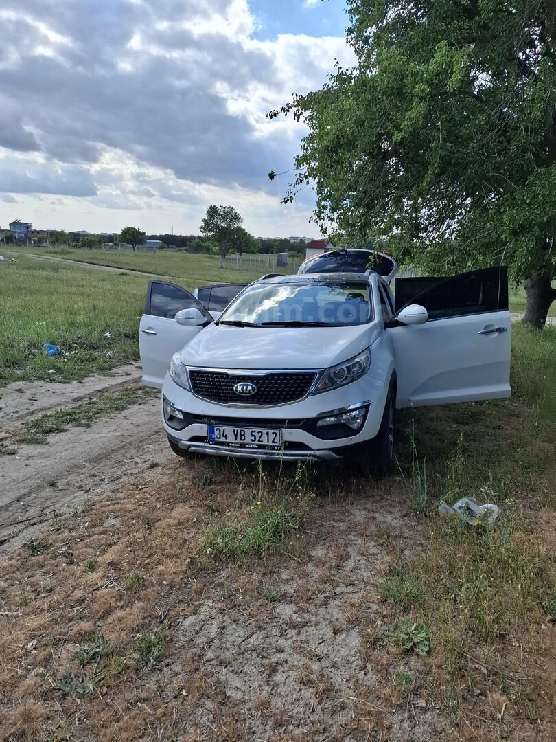 Sahibinden Kia Sportage 1.6 GDI Concept Plus 2014 Model Tekirdağ 145.000 km Beyaz 4