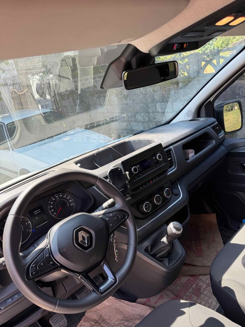 Sahibinden Renault Trafic 2.0 DCI Grand Confort 2024 Model Sakarya 122.000 km Beyaz 3