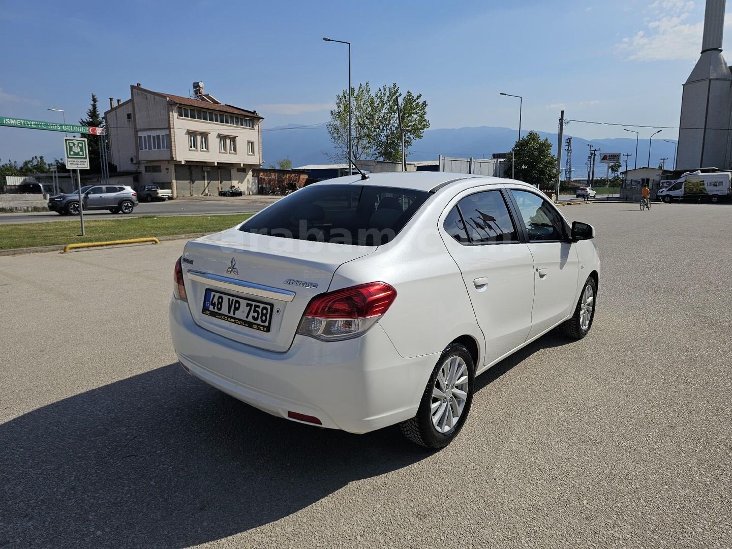 Sahibinden Mitsubishi Attrage 1.2 Intense 2015 Model Bursa 33.000 km Beyaz 4