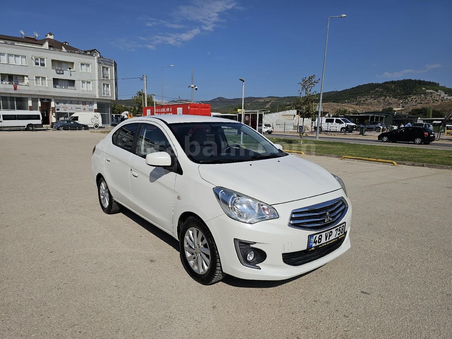 Sahibinden Mitsubishi Attrage 1.2 Intense 2015 Model Bursa 33.000 km Beyaz 2