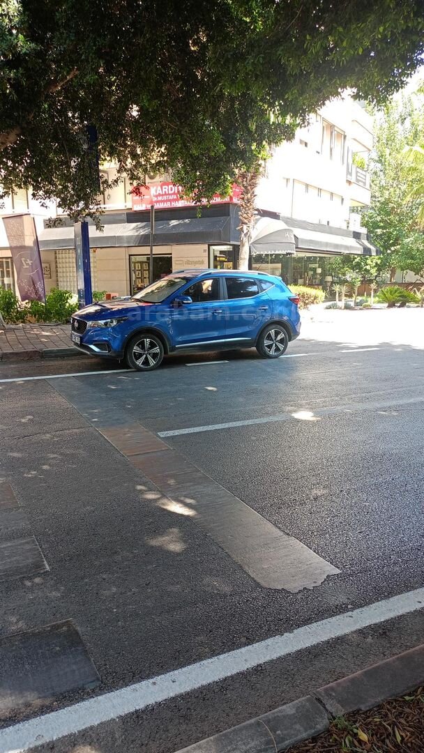 Sahibinden MG ZS EV Luxury 2022 Mart Trafiğe çıkışlı 76000 km Mavi 4