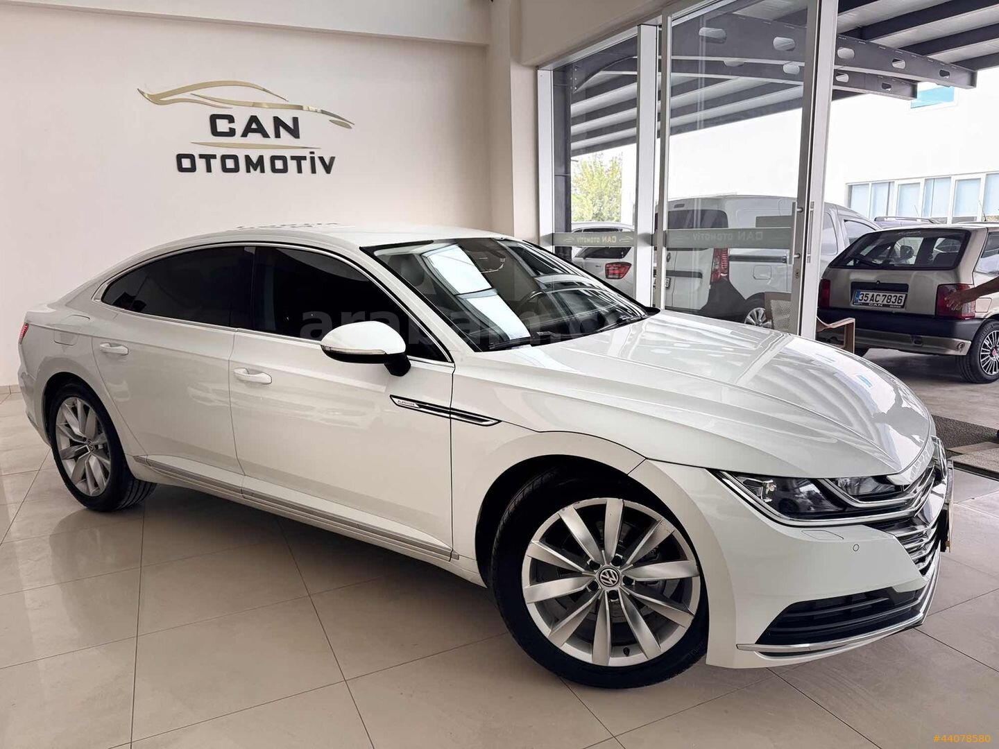 Galeriden Volkswagen Arteon 2.0 TDI Elegance 2017 Model Denizli 187.000 km Beyaz 4