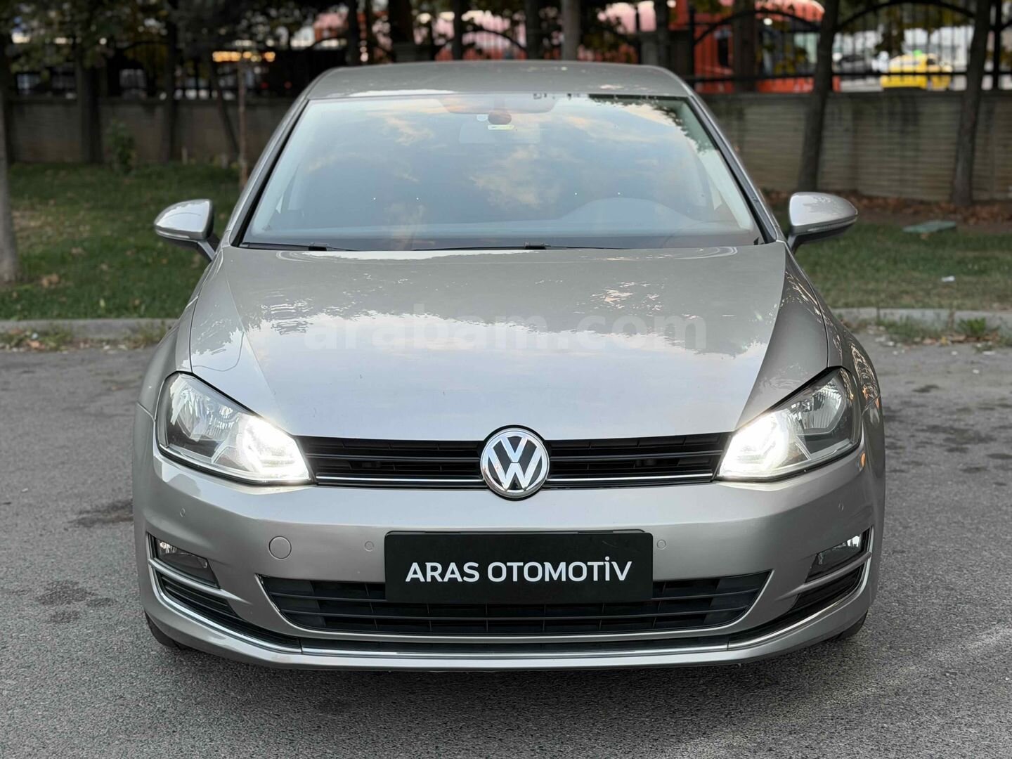 Galeriden Volkswagen Golf 1.6 TDi BlueMotion Comfortline 2015 Model İstanbul 169.000 km Gri 3