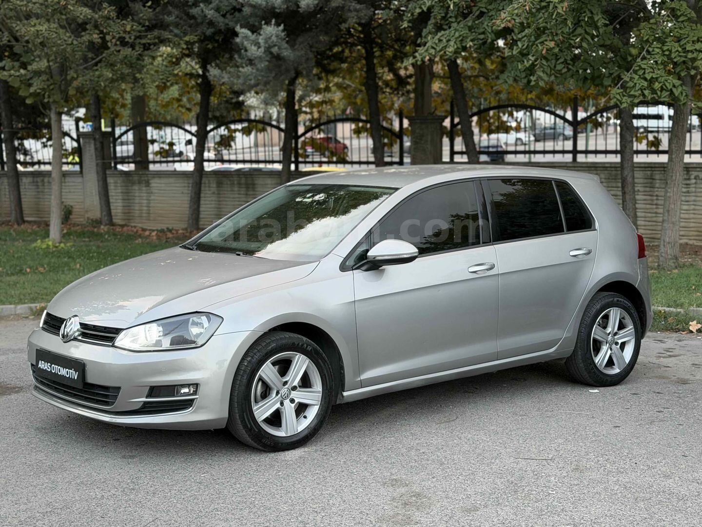 Galeriden Volkswagen Golf 1.6 TDi BlueMotion Comfortline 2015 Model İstanbul 169.000 km Gri 5