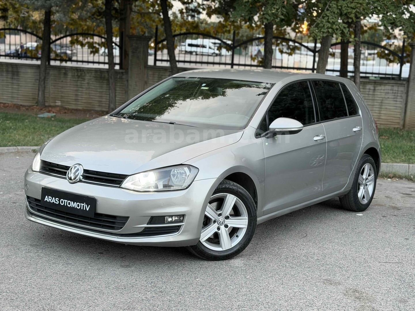 Galeriden Volkswagen Golf 1.6 TDi BlueMotion Comfortline 2015 Model İstanbul 169.000 km Gri 2