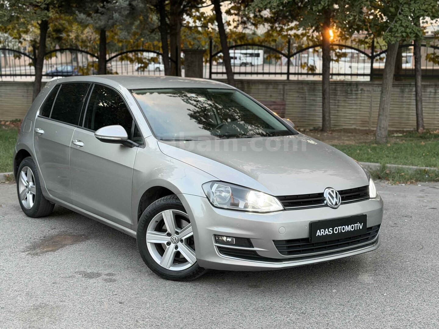 Galeriden Volkswagen Golf 1.6 TDi BlueMotion Comfortline 2015 Model İstanbul 169.000 km Gri 1