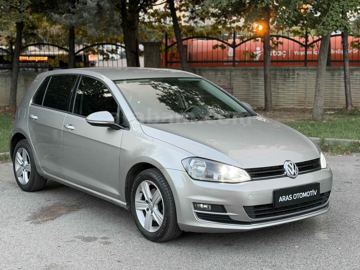 Galeriden Volkswagen Golf 1.6 TDi BlueMotion Comfortline 2015 Model İstanbul 169.000 km Gri 4