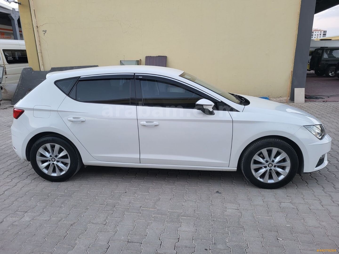 ONİKS OTOMOTİVDEN 2018 SEAT LEON 1.6 TDI OTOMATİK 137000 KM 4
