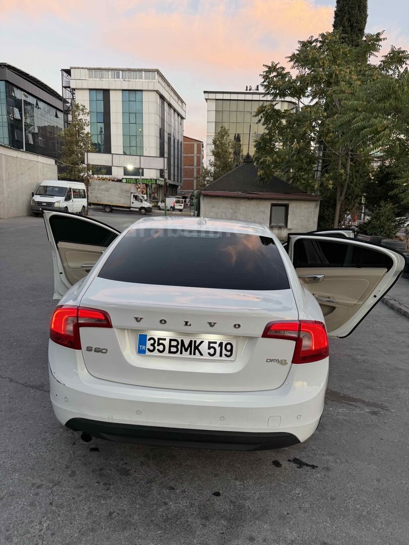 Sahibinden Volvo S60 2.0 D Premium 2012 Model İstanbul 277.000 km Beyaz 4