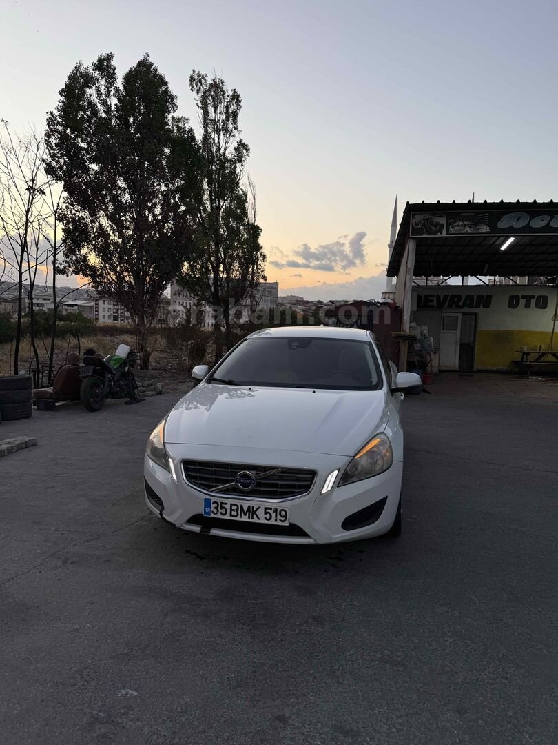 Sahibinden Volvo S60 2.0 D Premium 2012 Model İstanbul 277.000 km Beyaz 6