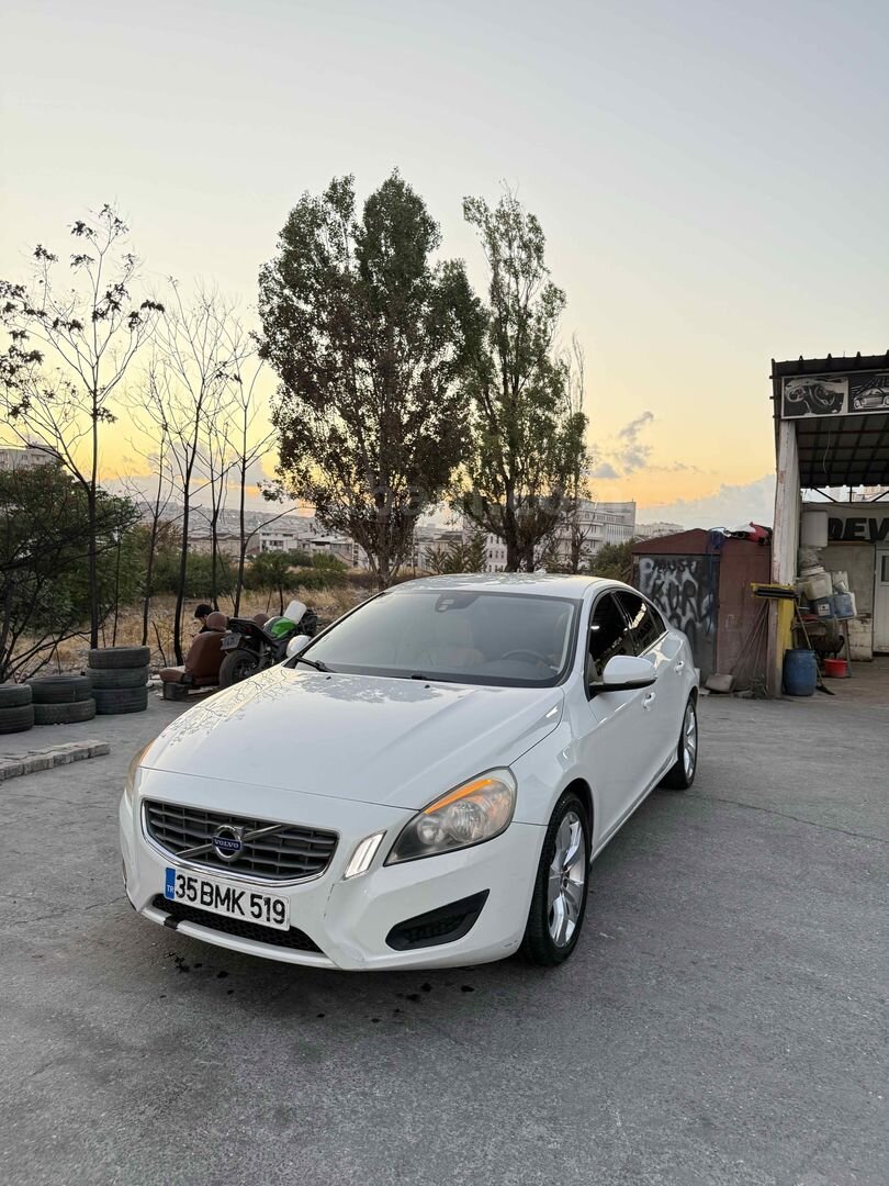 Sahibinden Volvo S60 2.0 D Premium 2012 Model İstanbul 277.000 km Beyaz 5