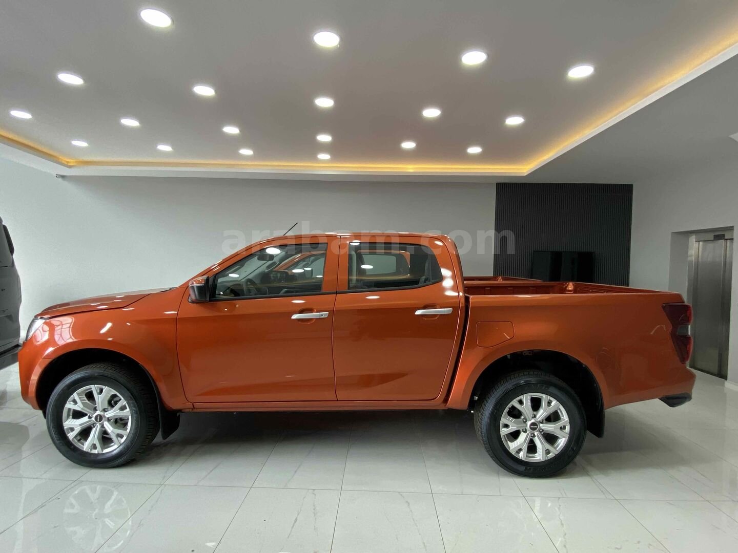 Sahibinden Isuzu D-Max 1.9 D 4x2 V-Life 2023 Model KM 2