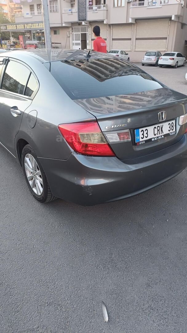 Sahibinden Honda Civic 1.6 Dream 2013 Model 257.000 km Füme 7