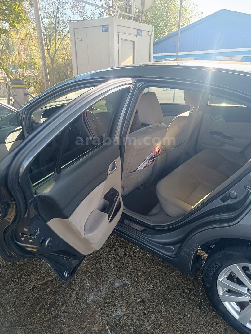 Sahibinden Honda Civic 1.6 Dream 2013 Model 257.000 km Füme 2