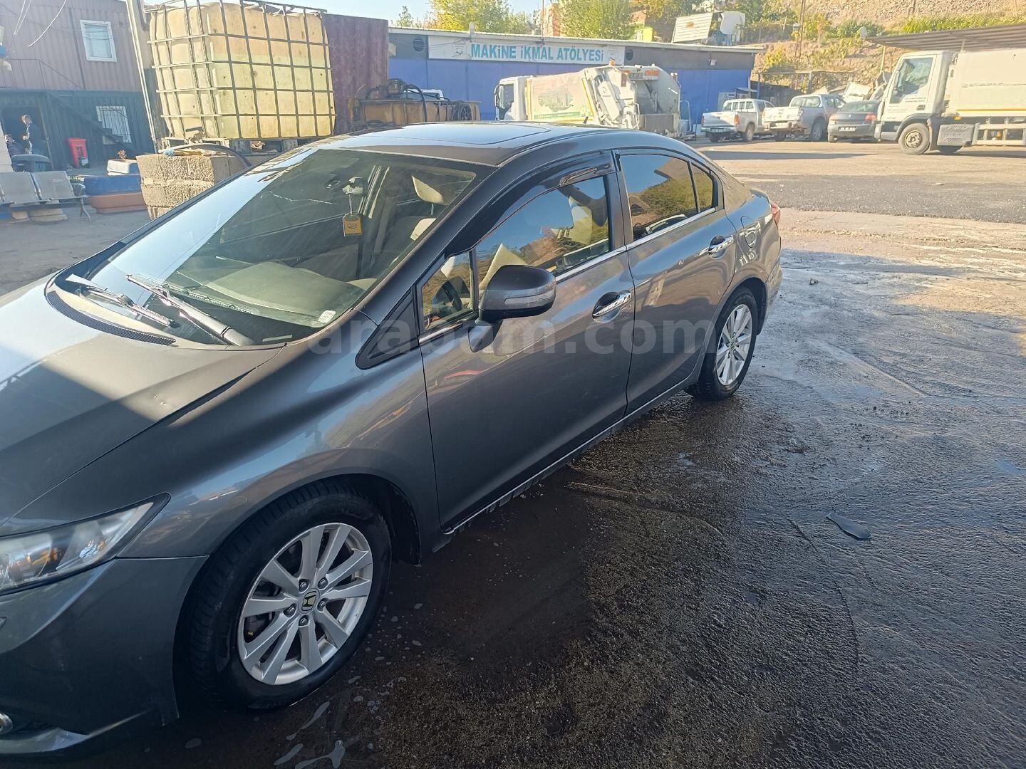 Sahibinden Honda Civic 1.6 Dream 2013 Model 257.000 km Füme 1