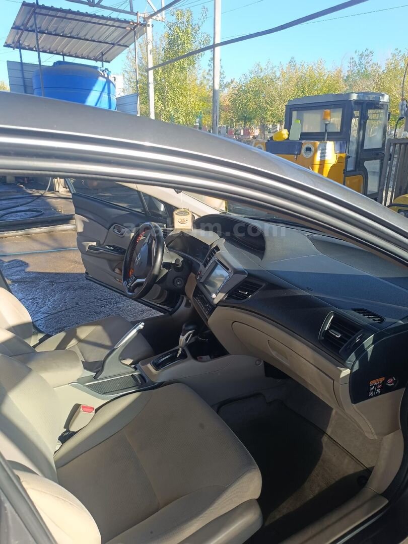 Sahibinden Honda Civic 1.6 Dream 2013 Model 257.000 km Füme 6